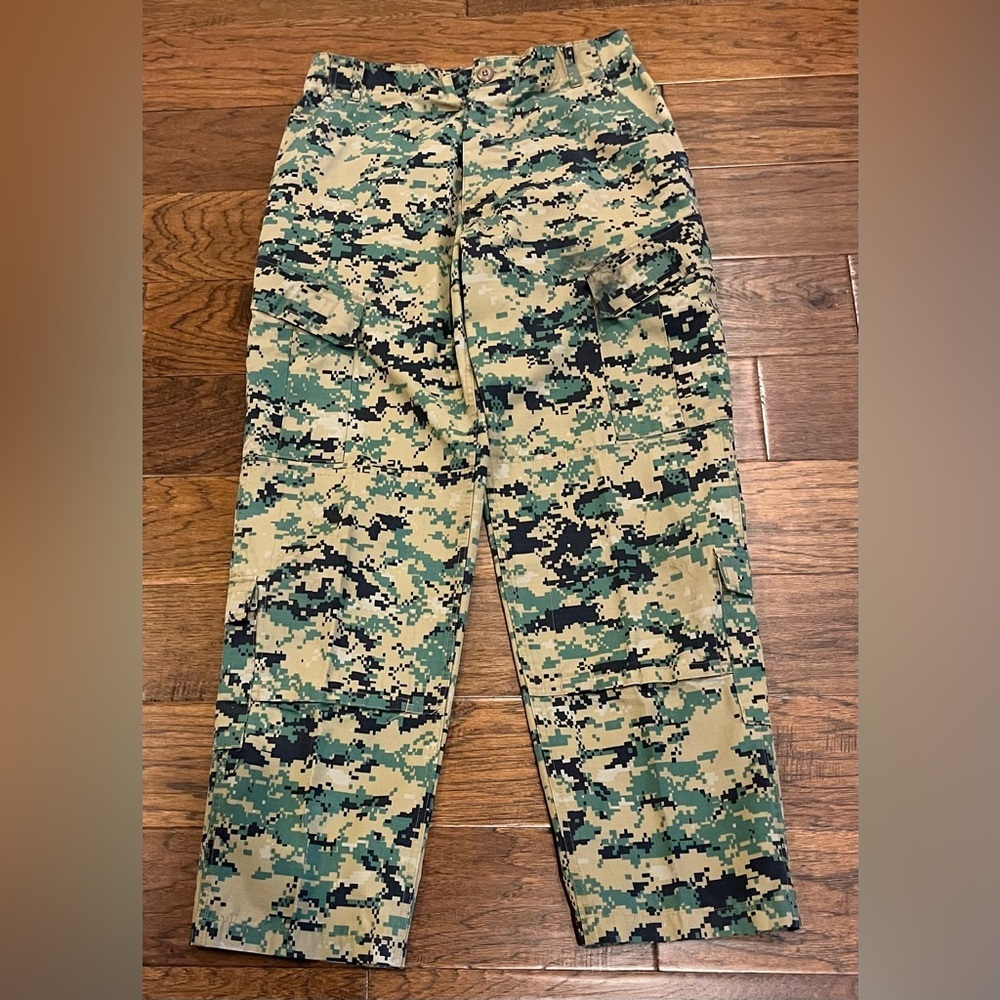 U.S. Military Army Camouflage Cargo Pants Size Small Tactical, Combat, Fatigue
